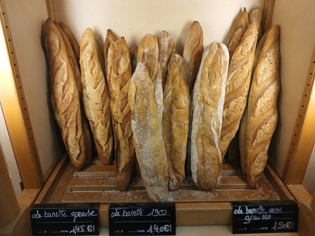Pain fraîchement cuit dans notre boulangerie à Herrlisheim-près-Colmar- boulagerie Fréderic Marchand